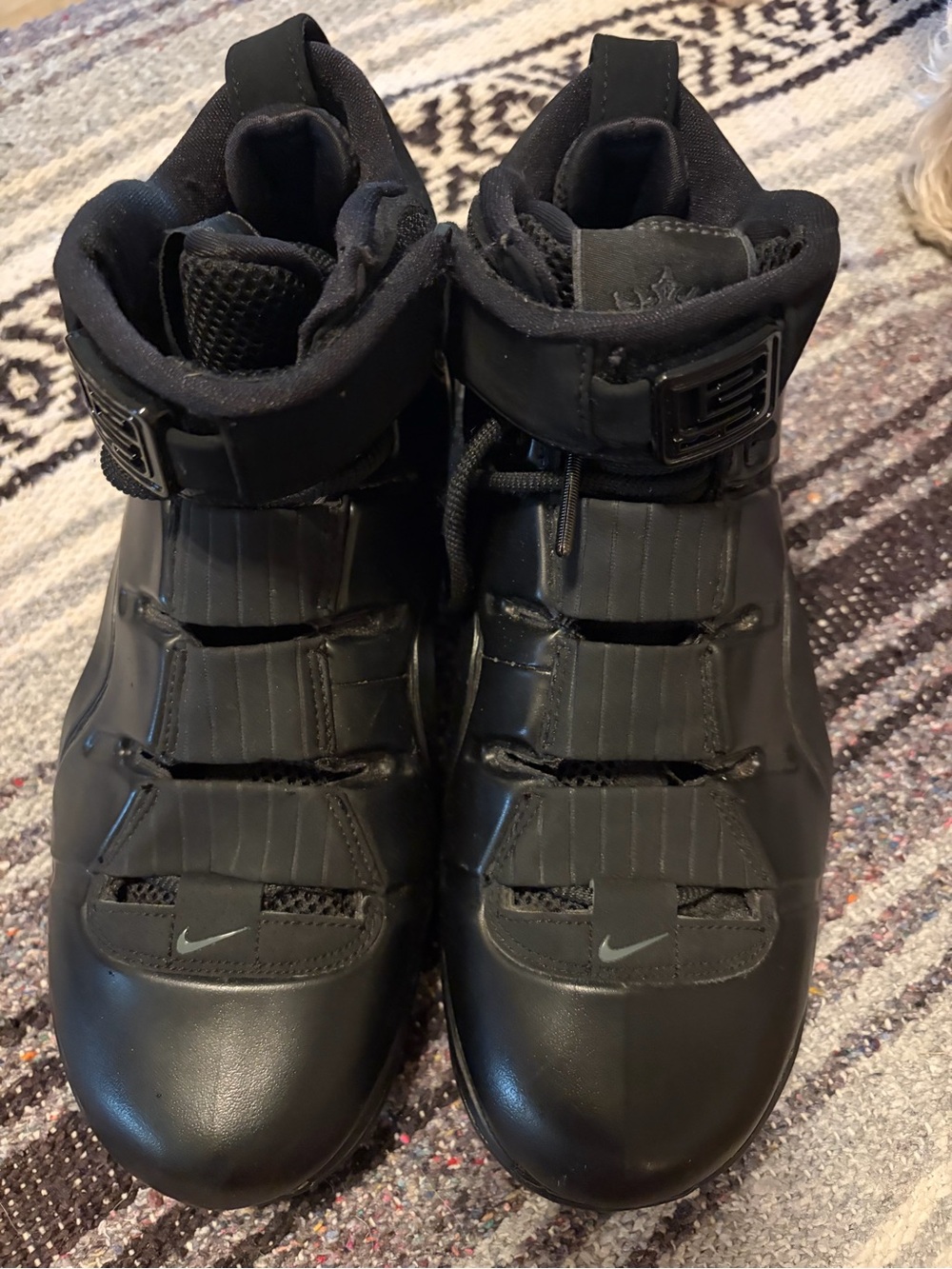 Nike LeBron 4 anthracite Black High-Top Strap Sneakers super moto style.